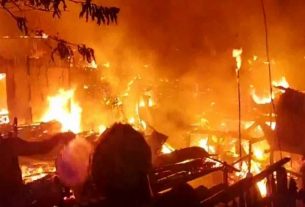Kembali. Kebakaran Dahsyat Lalap Pemukiman Padat Desa Kampung Lama, Kabupaten Tanjung Jabung Timur